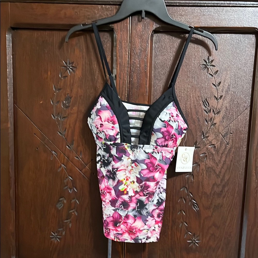 NWT Cyn & Luca Tankini Swim Top